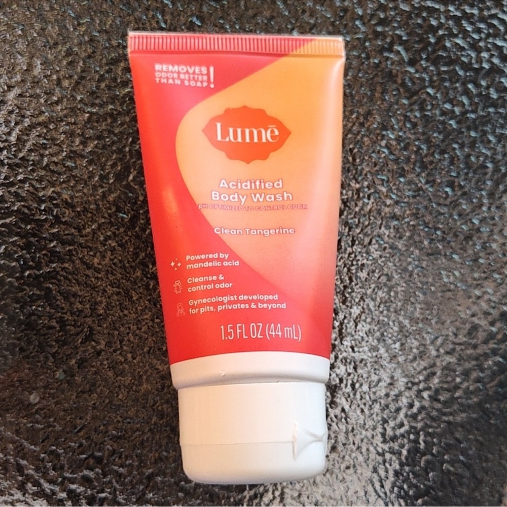 Lume Acidified Body Wash - Clean Tangerine
NWT